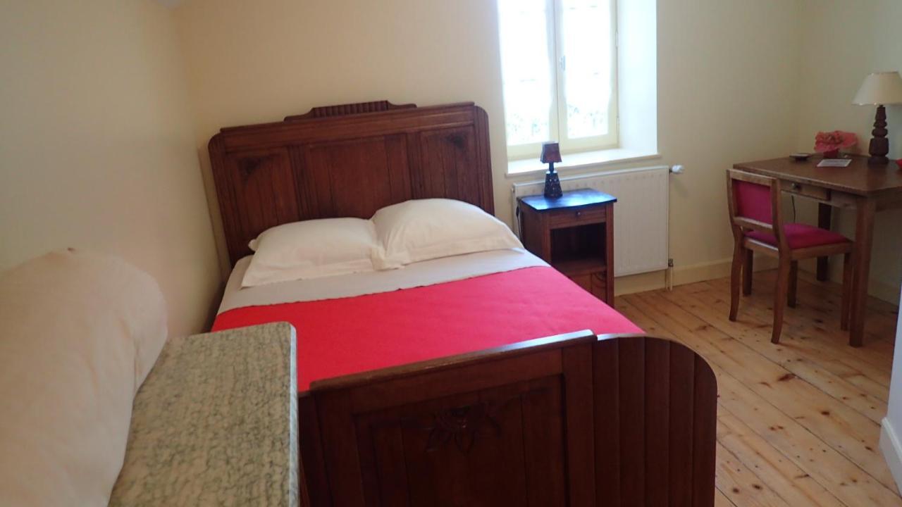Maison D'Hotes La Nichee Rochefort-Montagne Luaran gambar