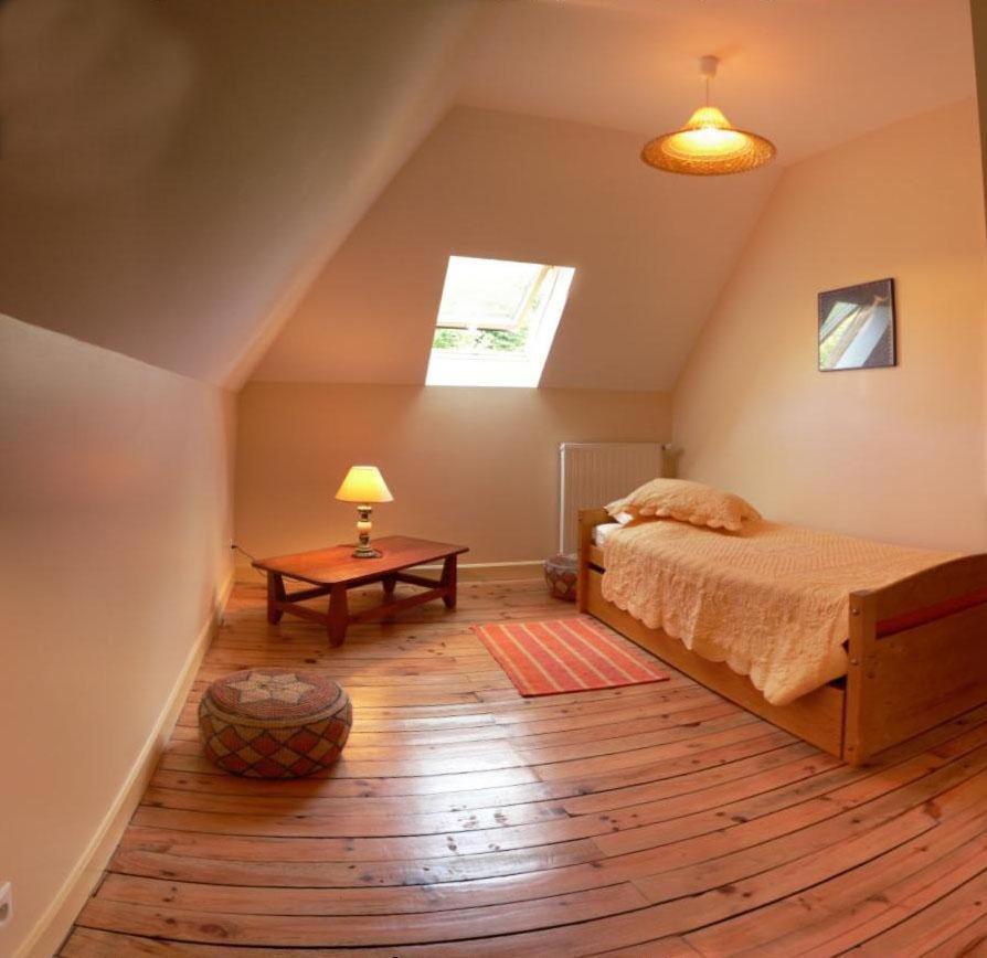Maison D'Hotes La Nichee Rochefort-Montagne Luaran gambar